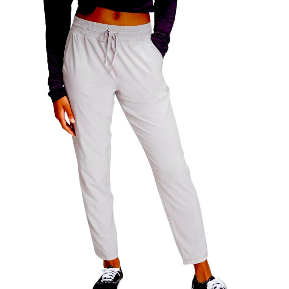 NWOT Gap Fit Relaxed Lightweight Woven Joggers Active Pants White / Gray Size SM